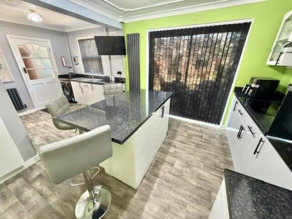 3 bed Semi-Detached for sale Image 11
