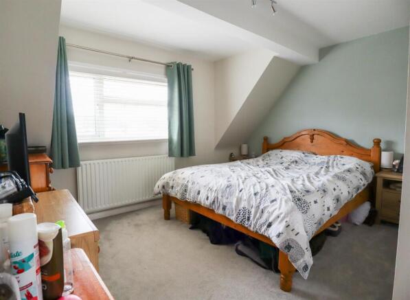 Bedroom 1.jpg