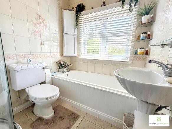 3 bed Semi-Detached for sale Image 9