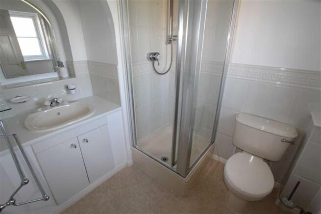 EN-SUITE SHOWER ROOM