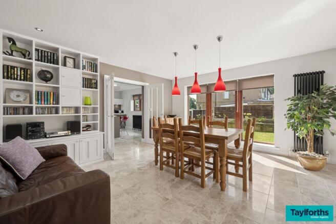 4 bed Detached for sale Image 11