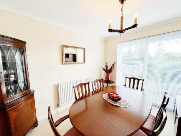 Dining Room pic 2.jpg