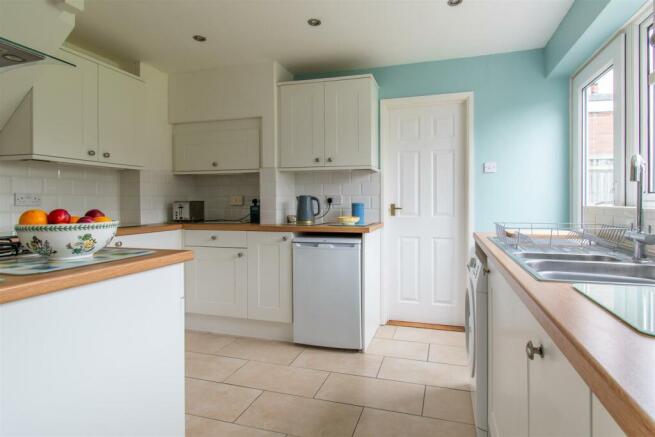 Kitchen/ Breakfast Room