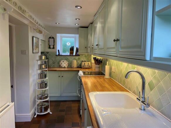 Kitchen 14'5" x 5'3"