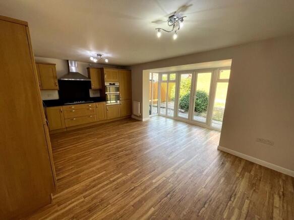 02_Kitchen_Dining_Ar