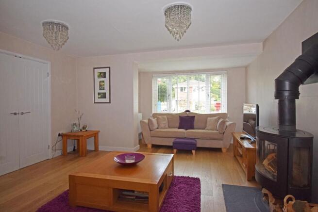 39 Pine Grove, lounge 1.jpg