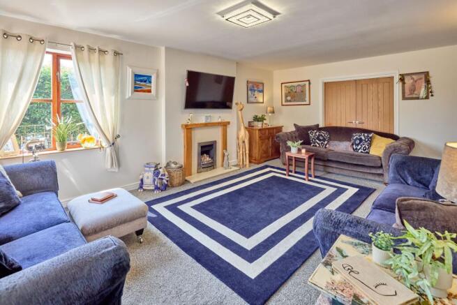 4 bed Detached for sale Image 4