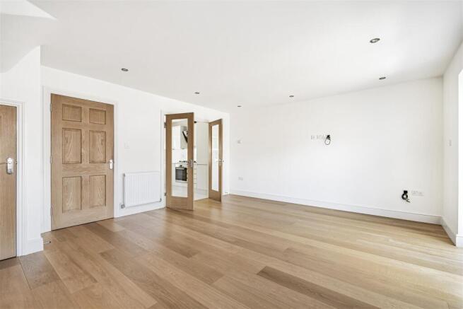 3 Chantry Lane, Towcester (26).JPG