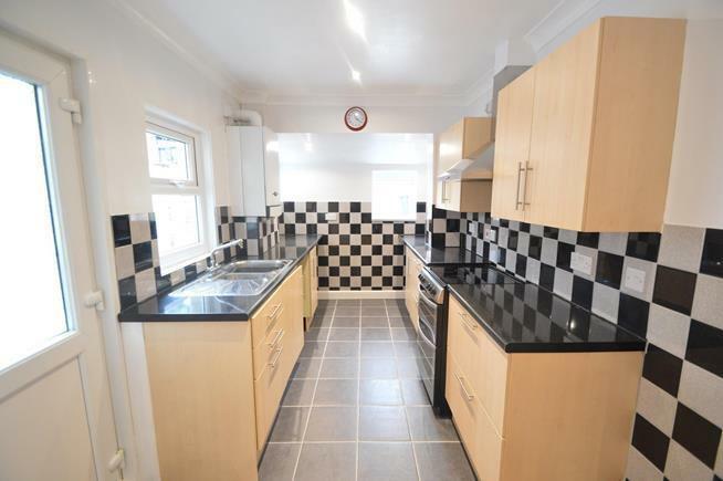 FITTED KITCHEN