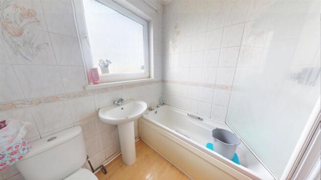 5 bed Semi-Detached for sale Image 8