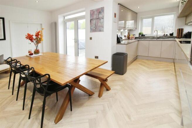 4 bed Detached Bungalow for sale Image 6