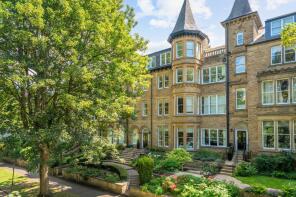 Flat 10, 29 35 Elgar Court, Valley Drive, Harrogate HG2 0JN