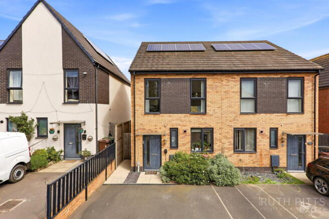 2 bed Semi-Detached for sale in south elmsall