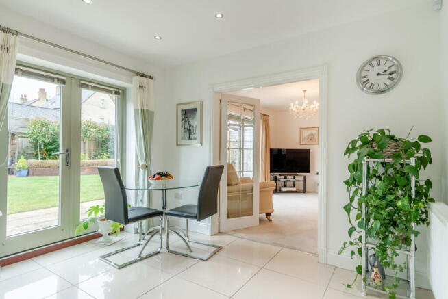 5 bed Detached for sale Image 11