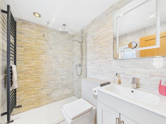 Ensuite 1.jpg