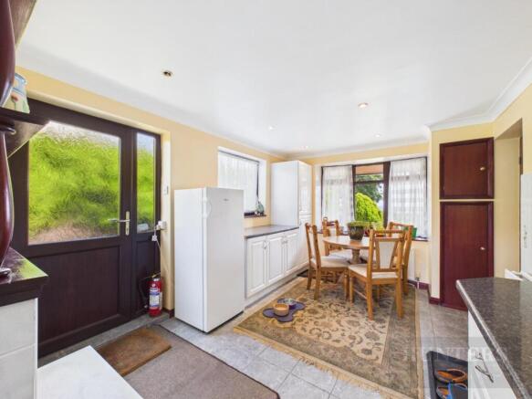 5 bed Detached Bungalow for sale Image 8