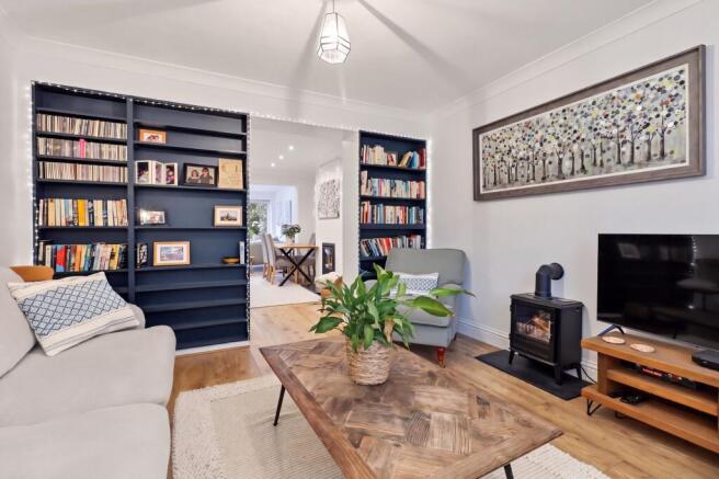 Milbourne Lane, Esher, KT10 photo 3