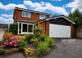 28, Hartsbourne Drive, Halesowen B62 8ST