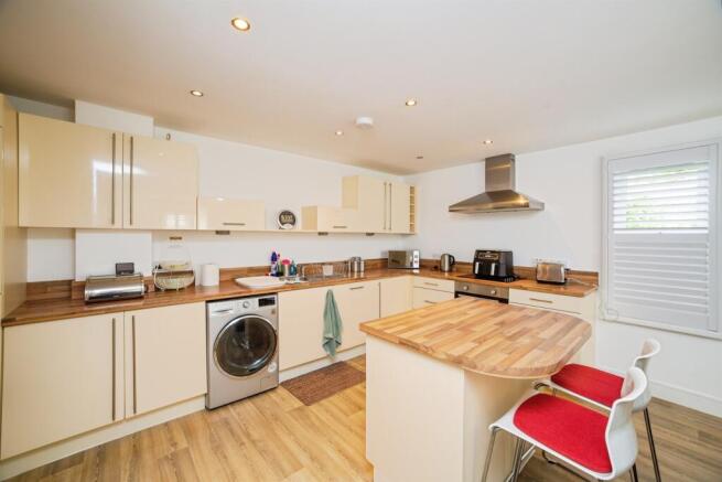 2 bed Apartment for sale Image 6