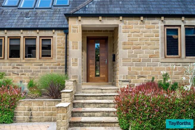 4 bed Detached for sale Image 6