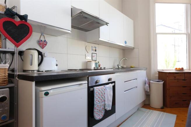 3, 99 Buckingham Rd kitchen.jpg