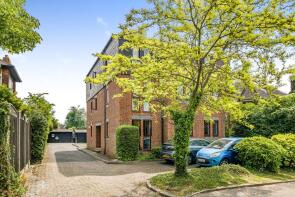 1, 24a Milne House, Uplands Park Road, Enfield EN2 7PT