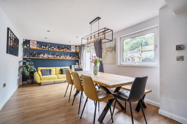 1405523-7-697b950...