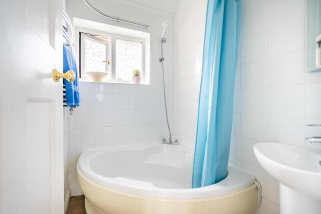 3 bed Semi-Detached for sale Image 11
