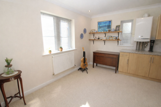 3 bed Flat for sale Image 5