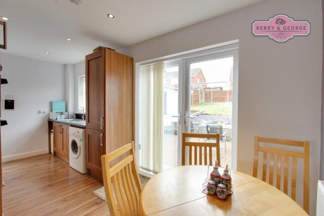 KITCHEN / DINER