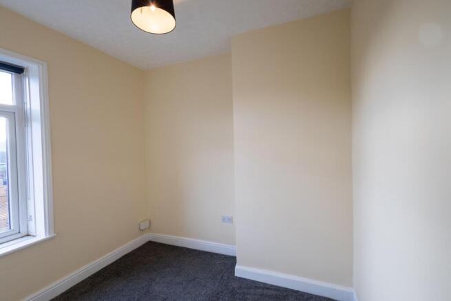 2 bed Terraced to rent Image 9