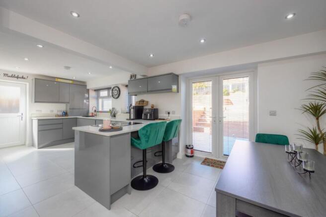3 bed Semi-Detached for sale Image 9