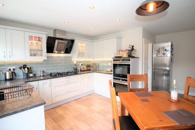KITCHEN/BREAKFAST RM