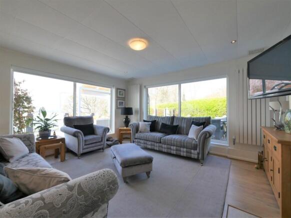 LOUNGE AREA1