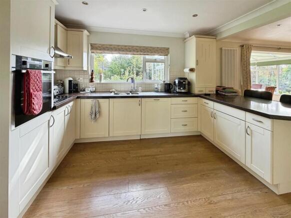 3f3d8d05-kitchen.jpeg