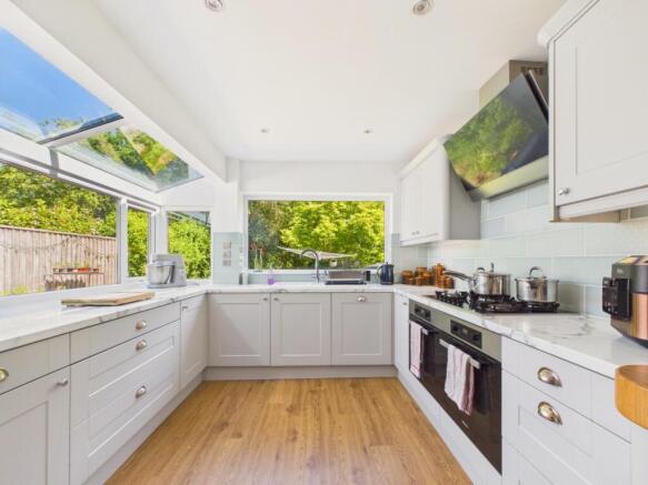 4 bed Semi-Detached for sale Image 10