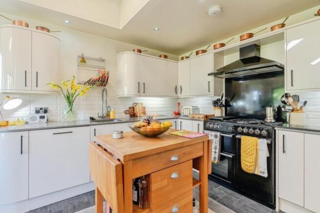 3 bed Bungalow for sale Image 4