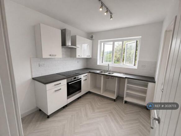 2 bed End of Terrace to rent Image 4
