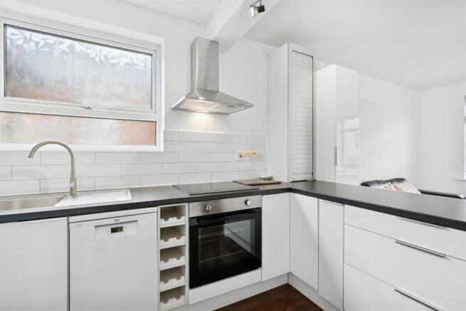 4 Bridge Court 20 Southey Road SW19 kitchen 1b.jpg