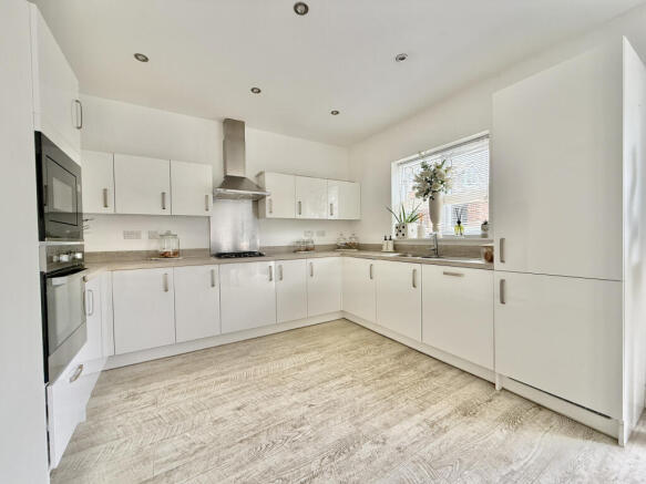 4 bed Detached for sale Image 2