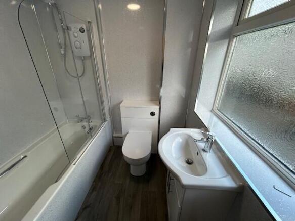 3 bed Flat to rent Image 4