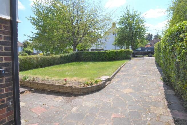 FRONT GARDEN