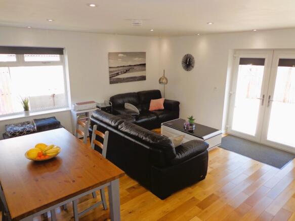 LOUNGE 1