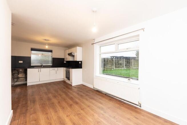3 bed Semi-Detached for sale Image 6