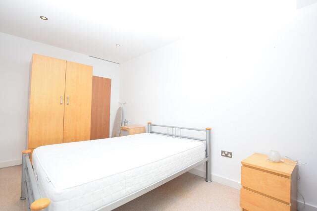 2 bed Apartment to rent Image 5