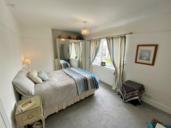 Master Bedroom 023