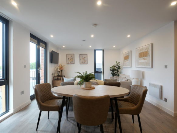 2 bed Apartment for sale Image 5