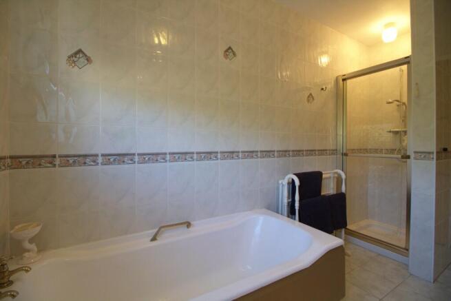 Bathroom..jpg