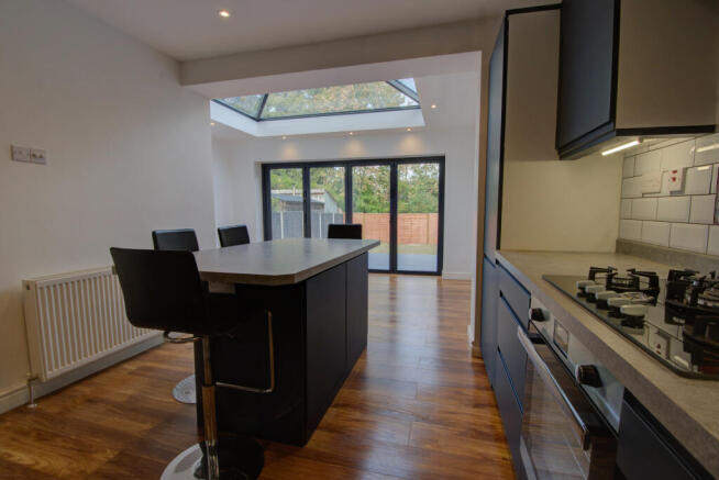 Kitchen and breakfast bar