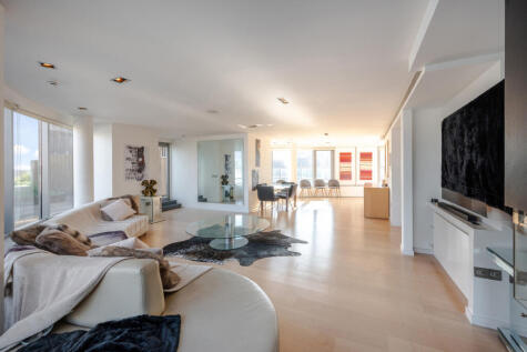 New Providence Wharf,
1 Fairmont Avenue, E14